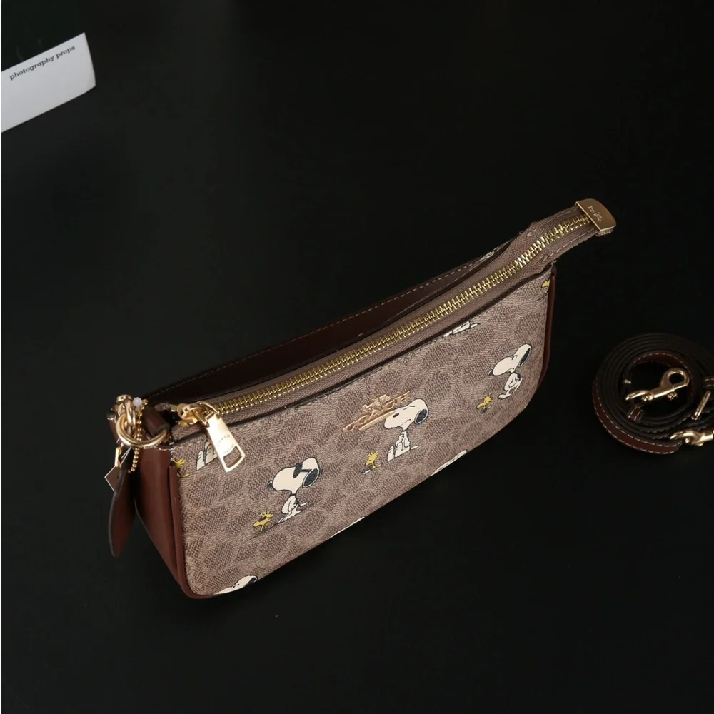 Coach x Peanuts Snoopy Signature Hobo Bag - Picture 5 of 8